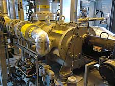 Vibration test on screw compressor